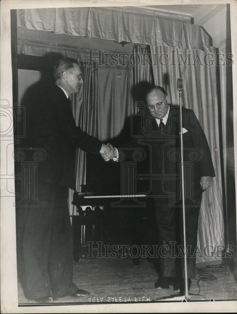 1939 Press Photo Robert F. Mooney with Fred Rainskey