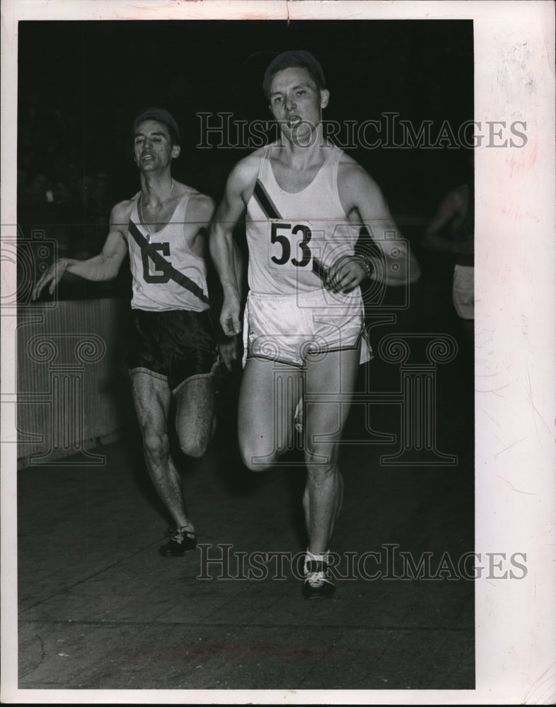 1951 Press Photo Charley Cappozoli Wins Two Mile Run, Laps Denis Johansson- Historic Images