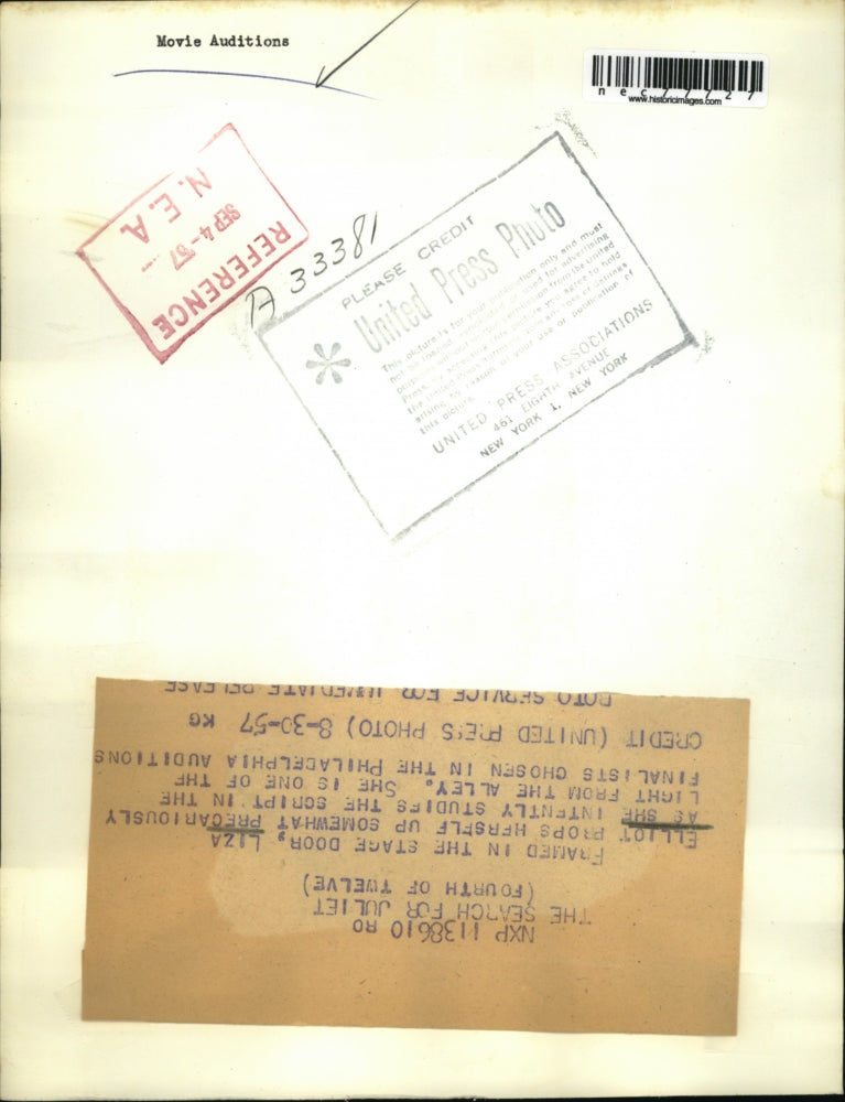 1957 Press Photo Liza Elliot studies script in the light from the alley.