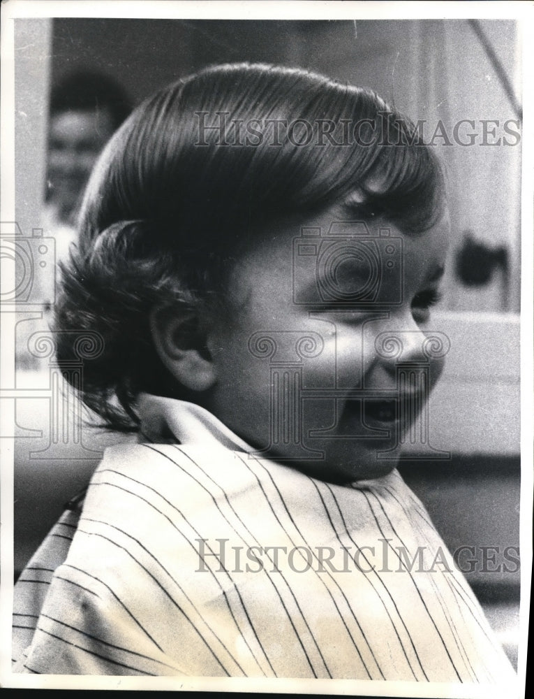 1957 Press Photo Daniel Mazzilli getting ready for a haircut