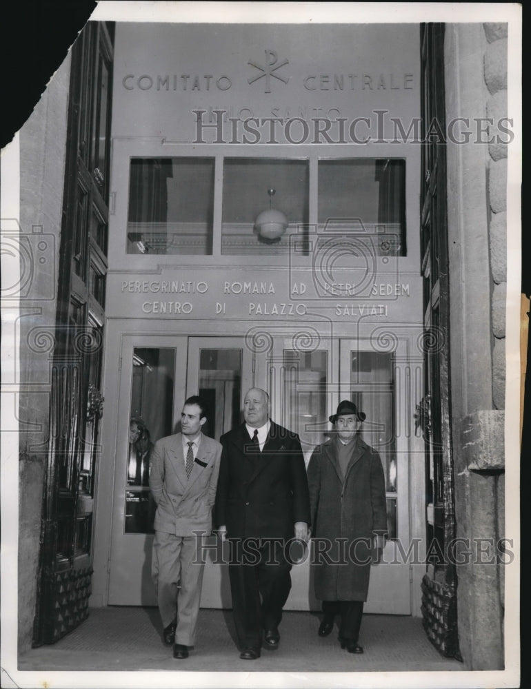 1950 Press Photo Rome, Italynew door with Papal insignia at Palazzo Salvati bldg