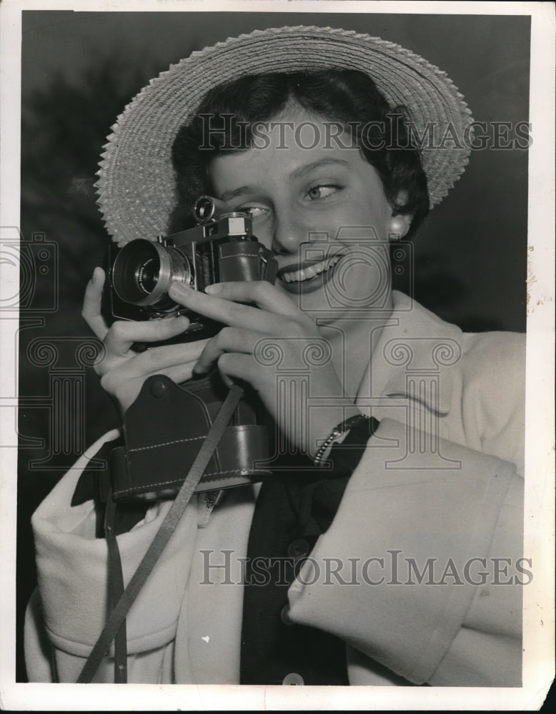 Load image into Gallery viewer, 1953 Press Photo Miss Nancy Minto, 16 - nec77866

