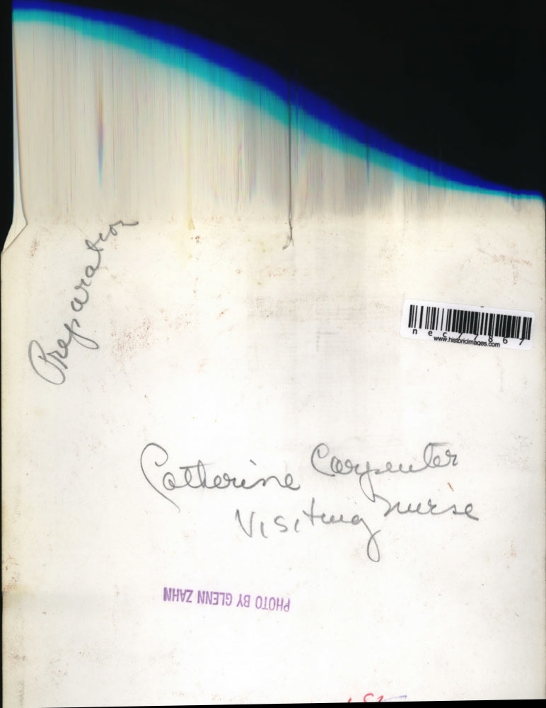 Press Photo Catherine Caryeuler visiting nurse prepares for surgery