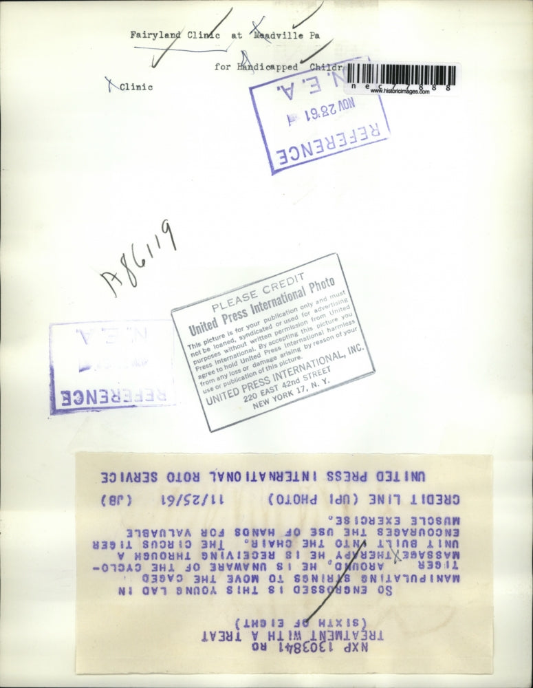 1961 Press Photo Handicap clinic therapy for child paryalsis victims