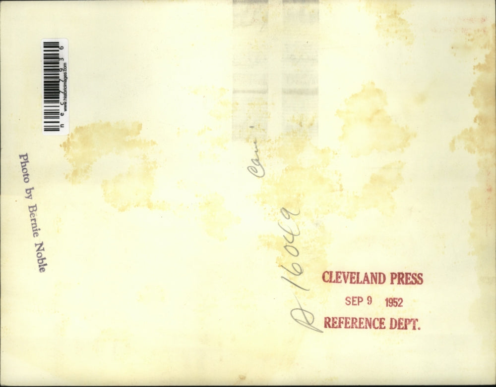 1952 Press Photo Crowd gathered