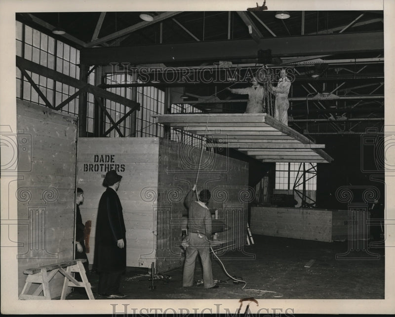 Load image into Gallery viewer, 1940 Press Photo workers putting on the roof of a case at Grumman plant
