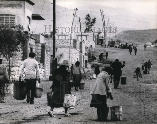 1965 Press Photo Water Carriers in Peru