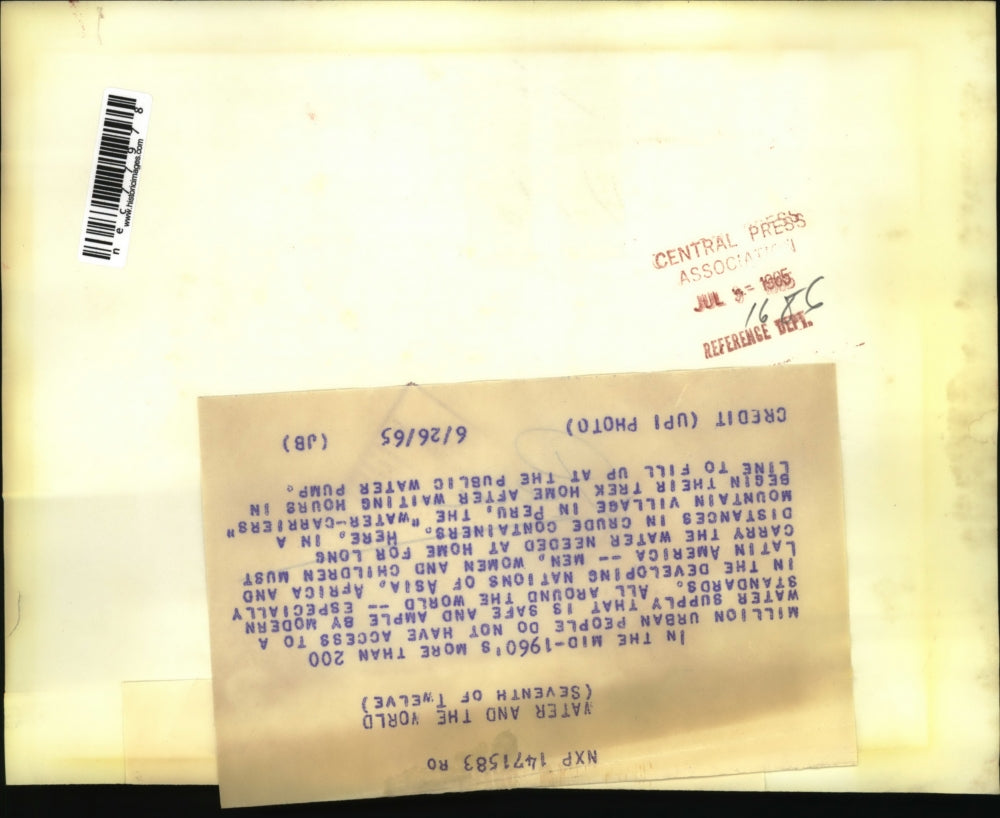 1965 Press Photo Water Carriers in Peru