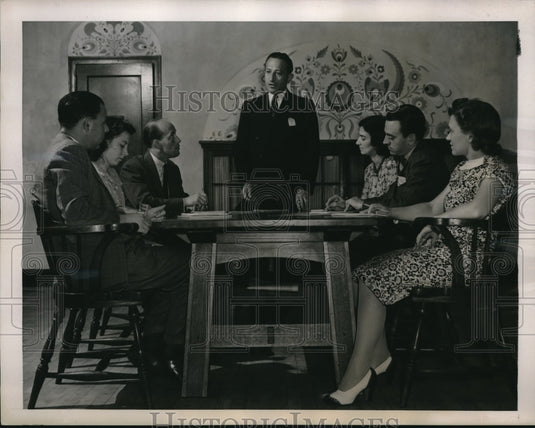 1940 Press Photo Nathan Ohrbach, United Committes, fish from Montauk, Sheeps