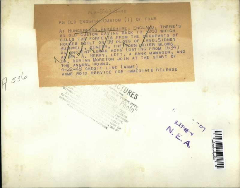 Load image into Gallery viewer, 1948 Press Photo Hungarford, England, 1260 custom calls forfeits from occupants
