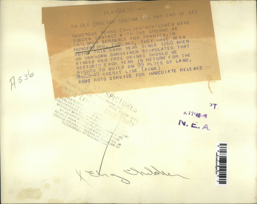 1948 Press Photo Hungerfor, English kids get tossed pennies