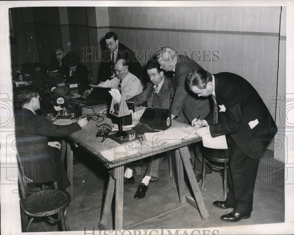 1944 Press Photo NYC dispatchers at court for W Lonergran trial