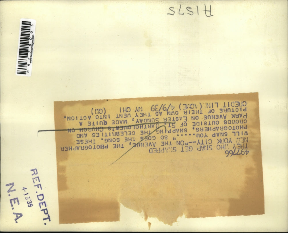 1939 Press Photo NYC crowd at St Bartholomews Church on Easter sunday