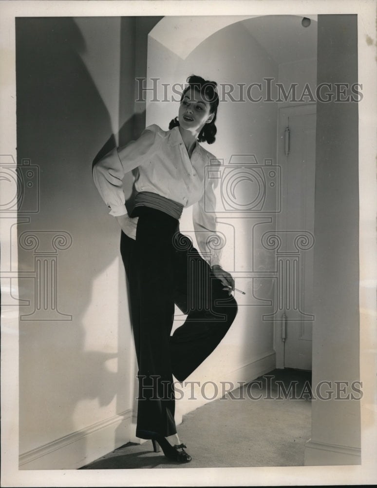 Load image into Gallery viewer, 1939 Press Photo The Evening Pajama inspired by the South American Gaucho
