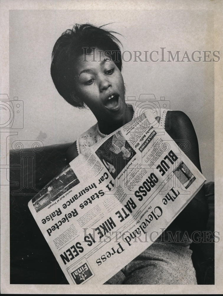 Load image into Gallery viewer, 1967 Press Photo Mrs. Mary Cater
