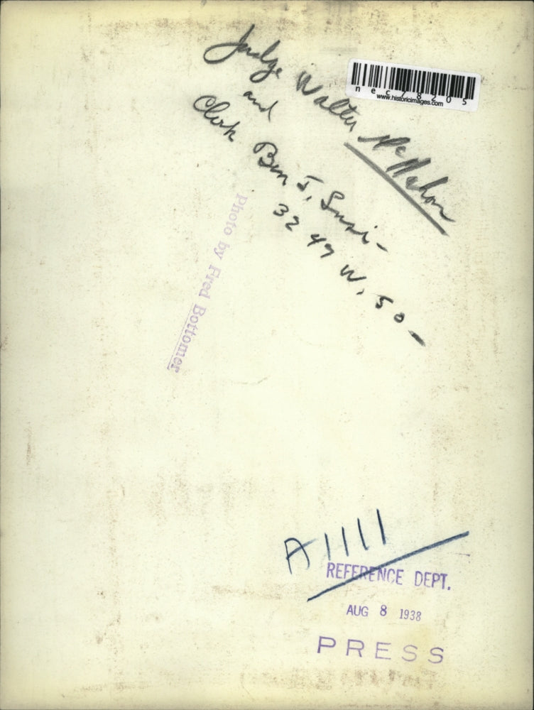 1938 Press Photo Judge Walter McMahon & clerk Ben J Susi at a store