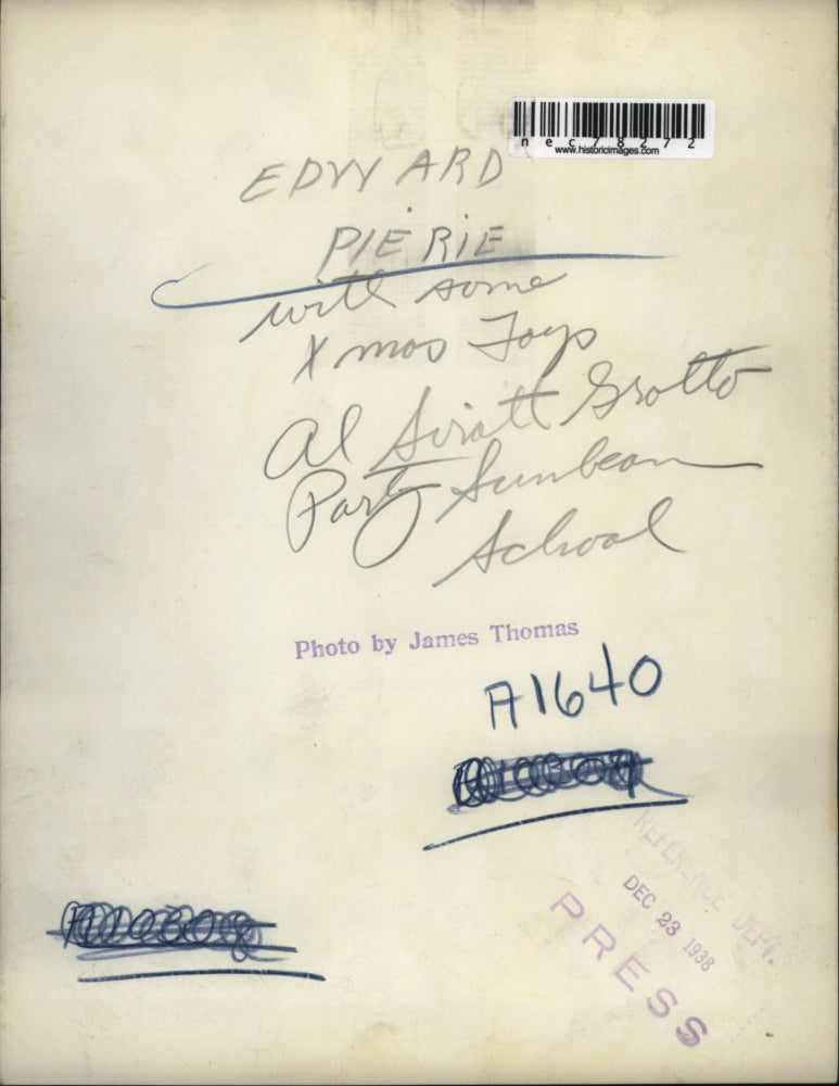 1938 Press Photo Edward Pierie with some xmas toys at Al Sirott Grotto party