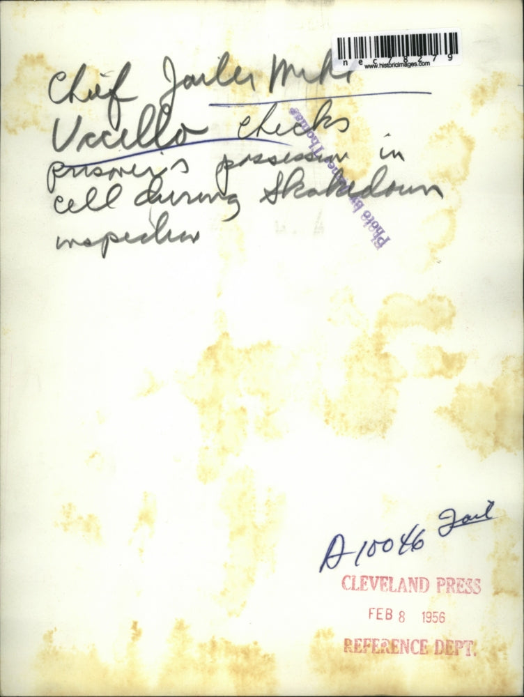 1956 Press Photo Chief Jailer Mike Vecello Checks Prisoners Cell