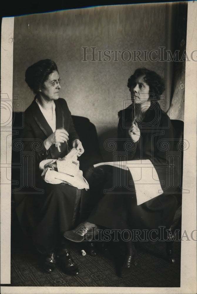 1924 Press Photo Mrs. Nacbeth with Daughter Florence
