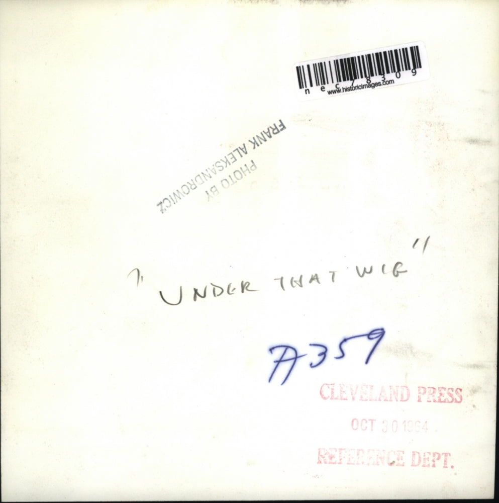 1964 Press Photo "Under that wig"