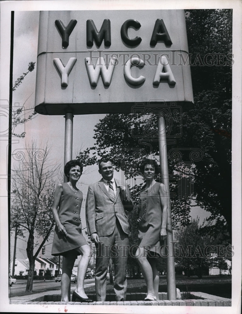 1970 Press Photo Mrs. Mary Powell, Everett Ods, Mrs. Ralph Jones