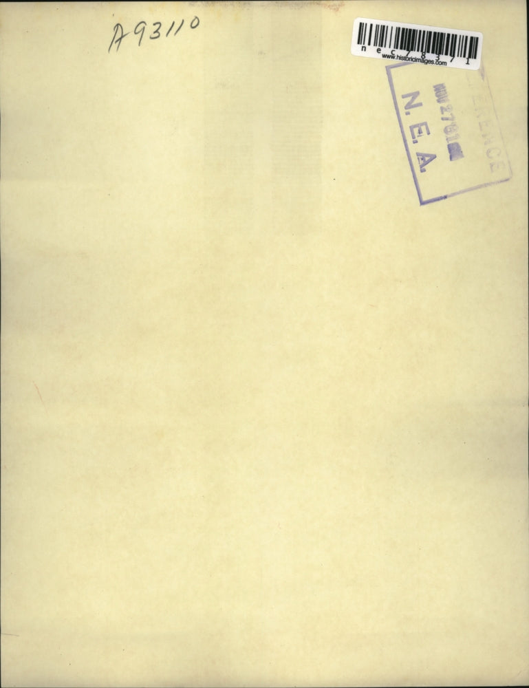 1961 Press Photo Mrs. John Holliday sobs after viewing Sam Rayburns body-Viewing