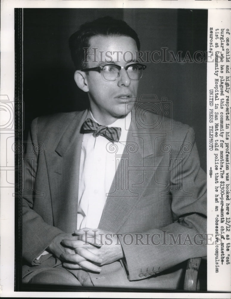 1956 Press Photo John Francis Riordan-Cat burglar captured