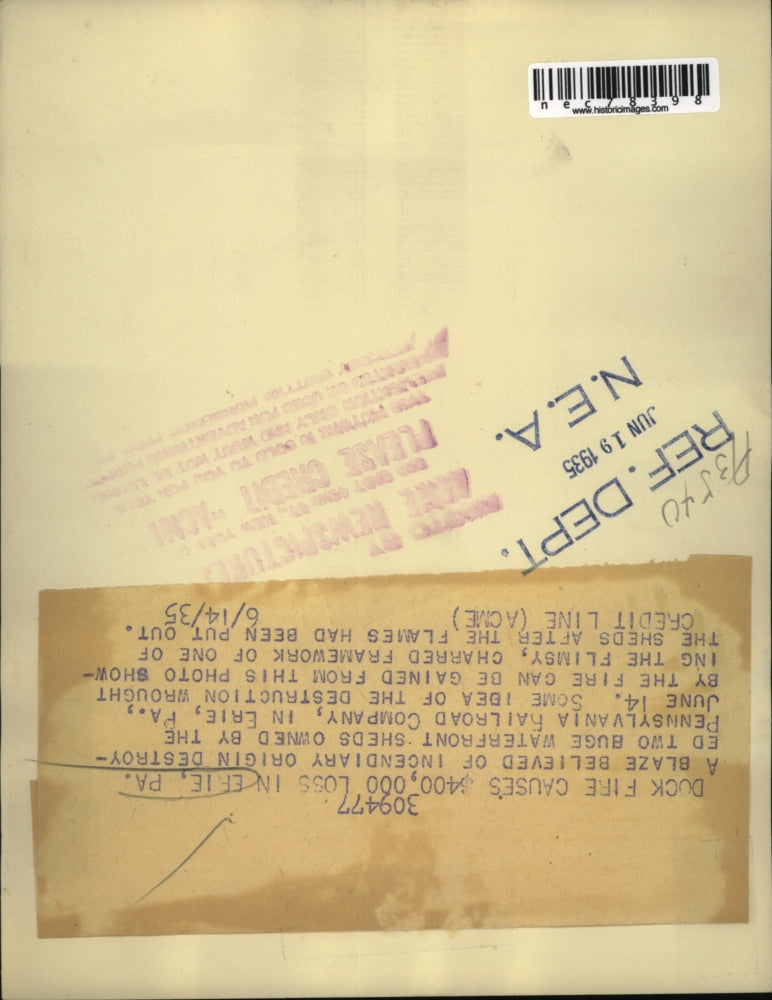 Load image into Gallery viewer, 1953 Press Photo Dock fire causes $400,000 in damages
