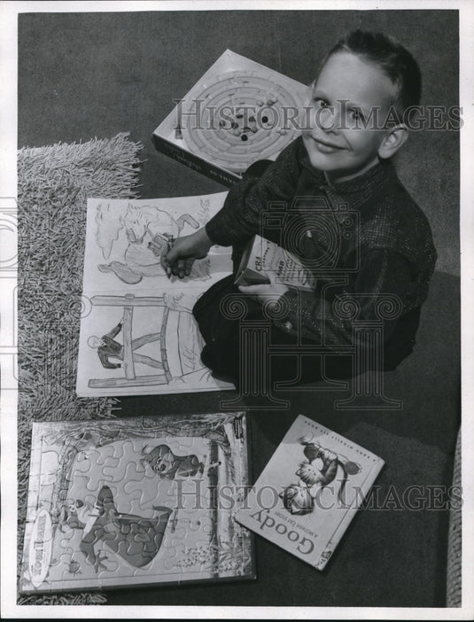 1962 Press Photo Chuckie foster boy living with Anthony Gumbish