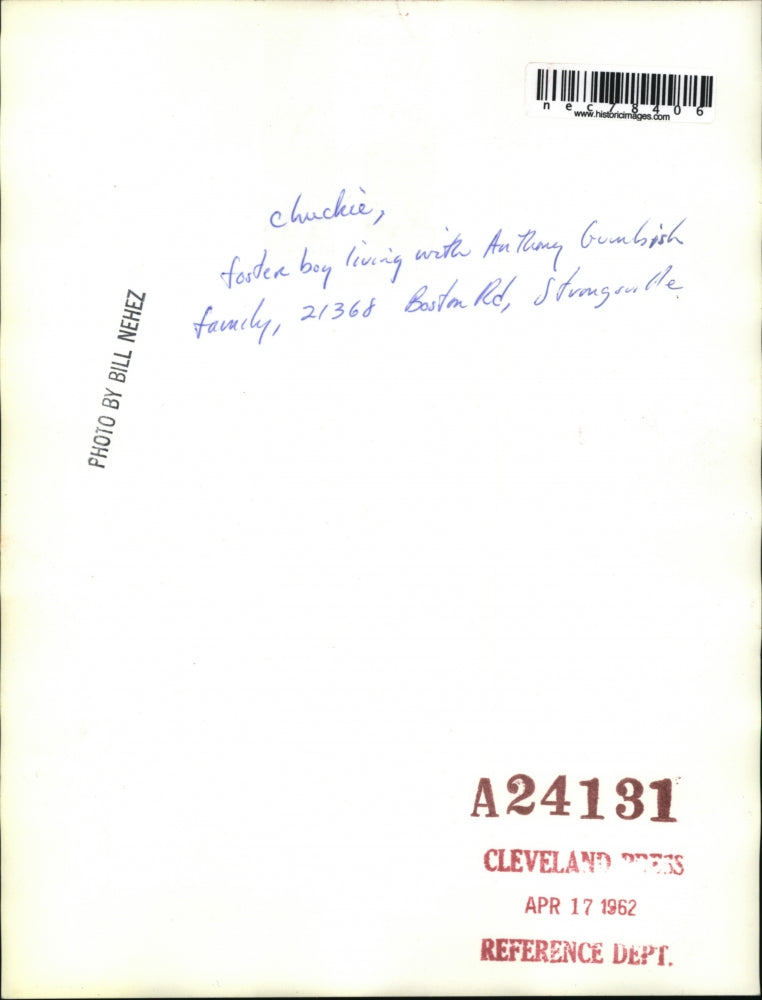 1962 Press Photo Chuckie foster boy living with Anthony Gumbish