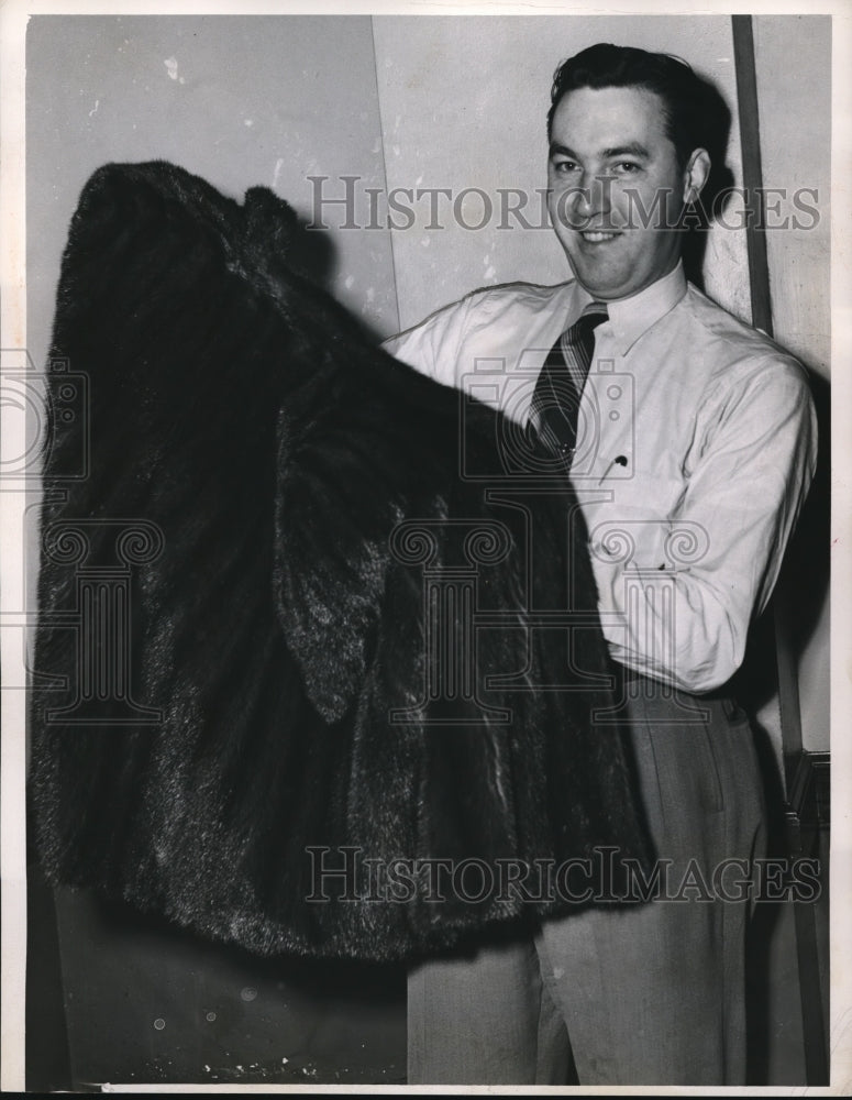 Load image into Gallery viewer, 1952 Press Photo Federick T. McGuire Jr. mink coat was stolen and the recovered
