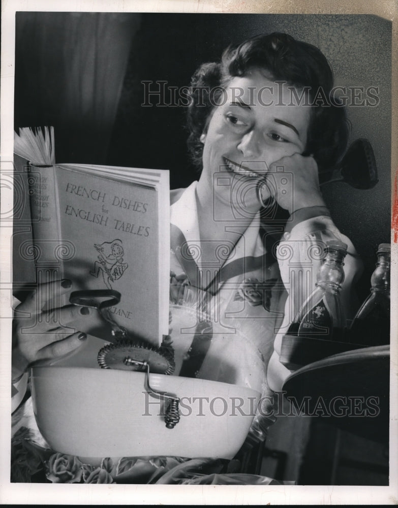 Load image into Gallery viewer, 1950 Press Photo Mrs. Charles . Griswold
