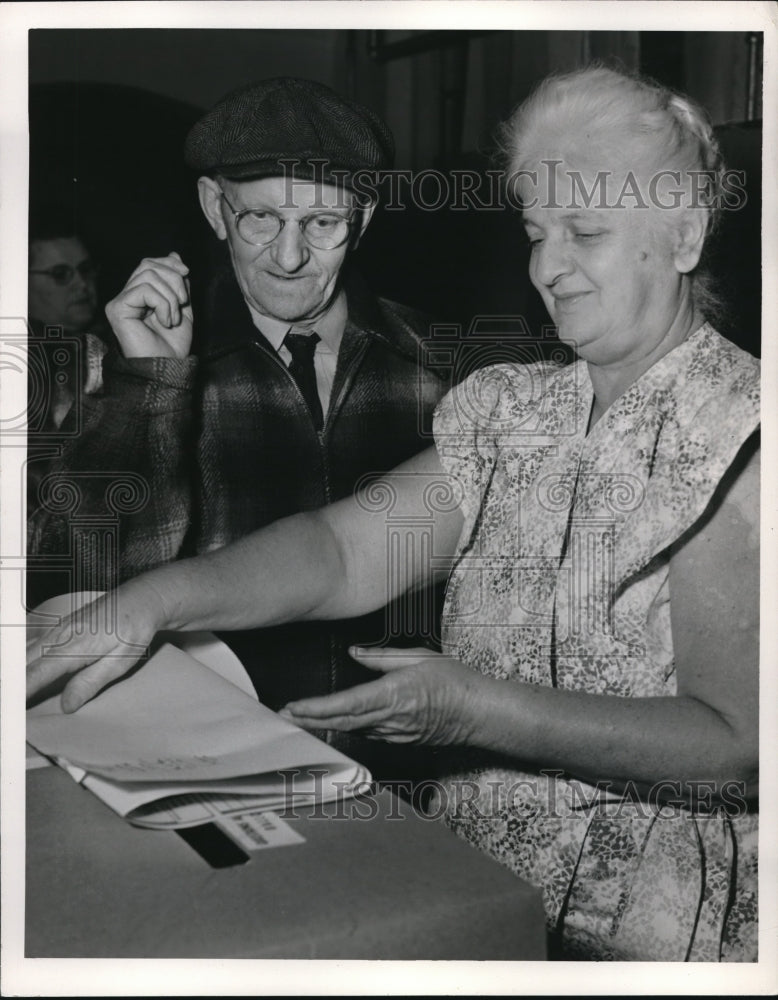 1952 Press Photo Mrs. Amelia Hess