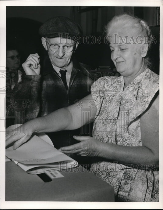 1952 Press Photo Mrs. Amelia Hess
