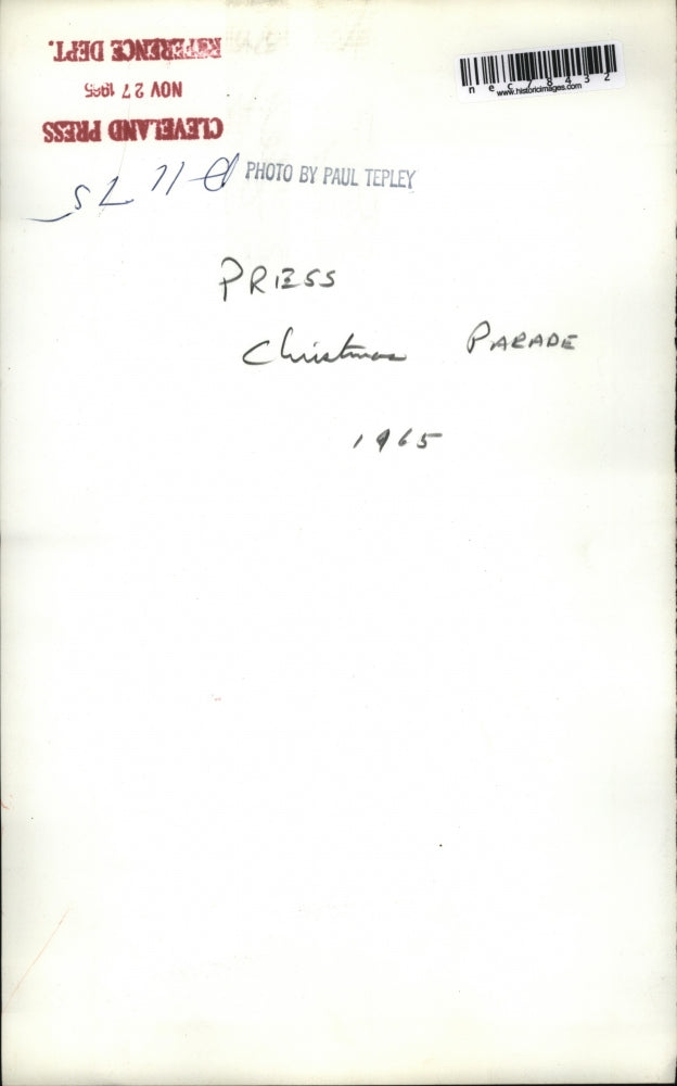 1965 Press Photo Street Christmas Parade.