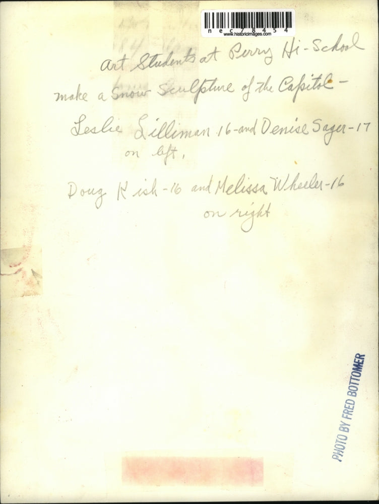 Press Photo Art Students at Perry Hi-School with snow sculpture of the Capitol