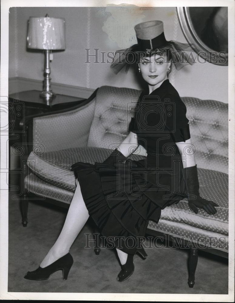 Load image into Gallery viewer, 1941 Press Photo Tiered ruffled skirt and netting adorned tophat for spring
