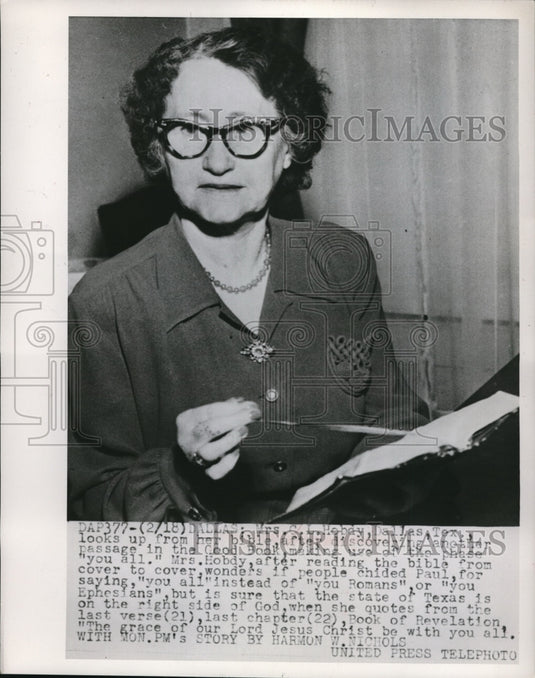 1952 Press Photo Mrs Cl Hebdy reading the bible from cover to cover