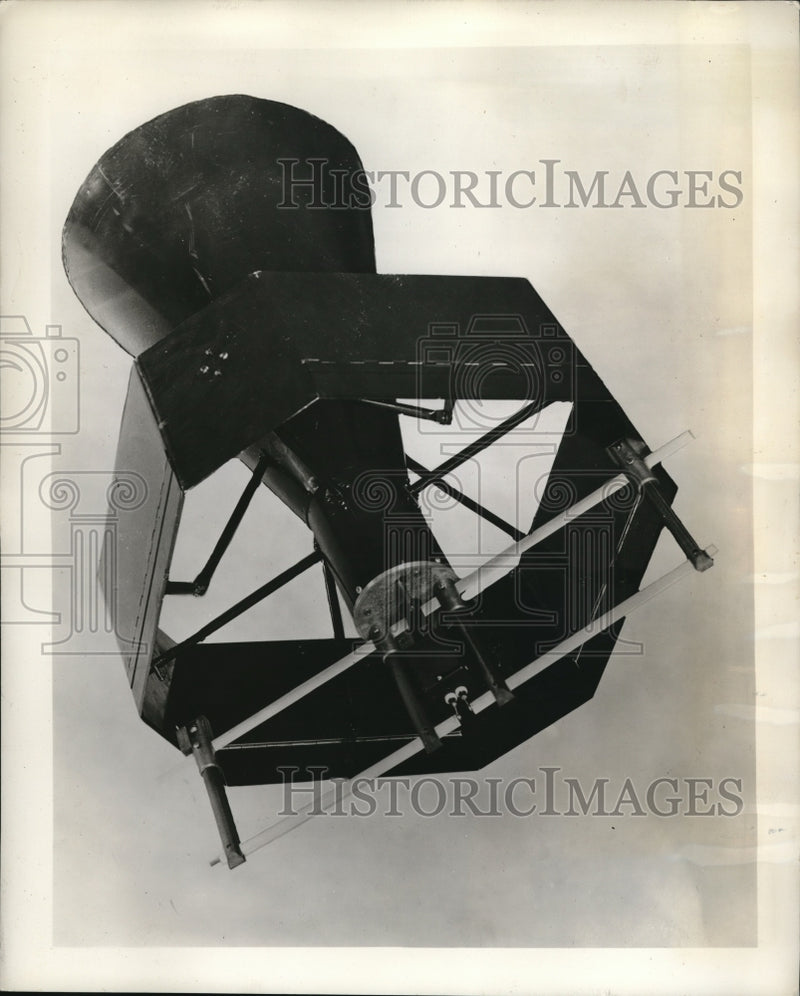 Load image into Gallery viewer, 1946 Press Photo tail assembly of the bomb that controls its direction
