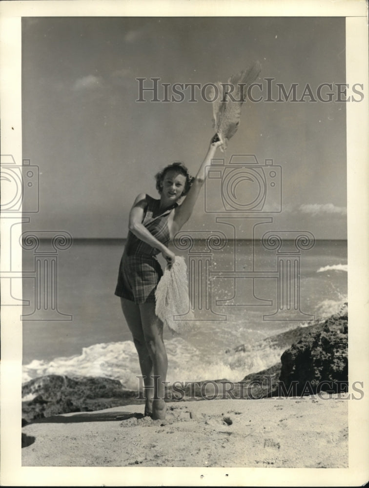 Load image into Gallery viewer, 1938 Press Photo Diane in a sea fan dance on the Beach of the British Colonial.
