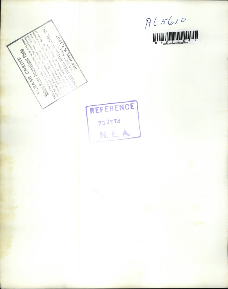 1968 Press Photo Unidentified minister taken out of Arlington Street Church d