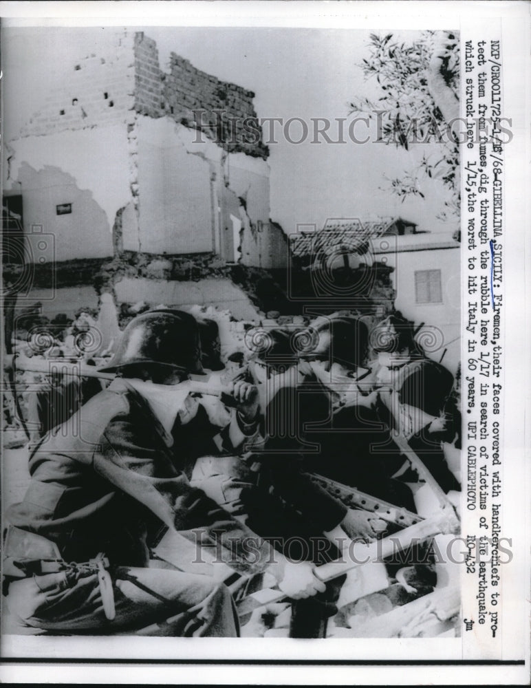 1968 Press Photo Firemen searched for victims of the Earthquake is Sicily.