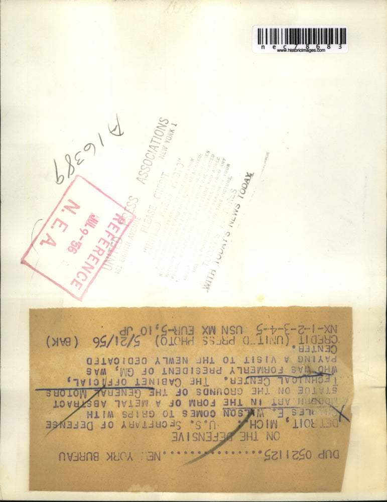 1956 Press Photo US Secretary of Defense Charles E. Wilson looks at the artwork