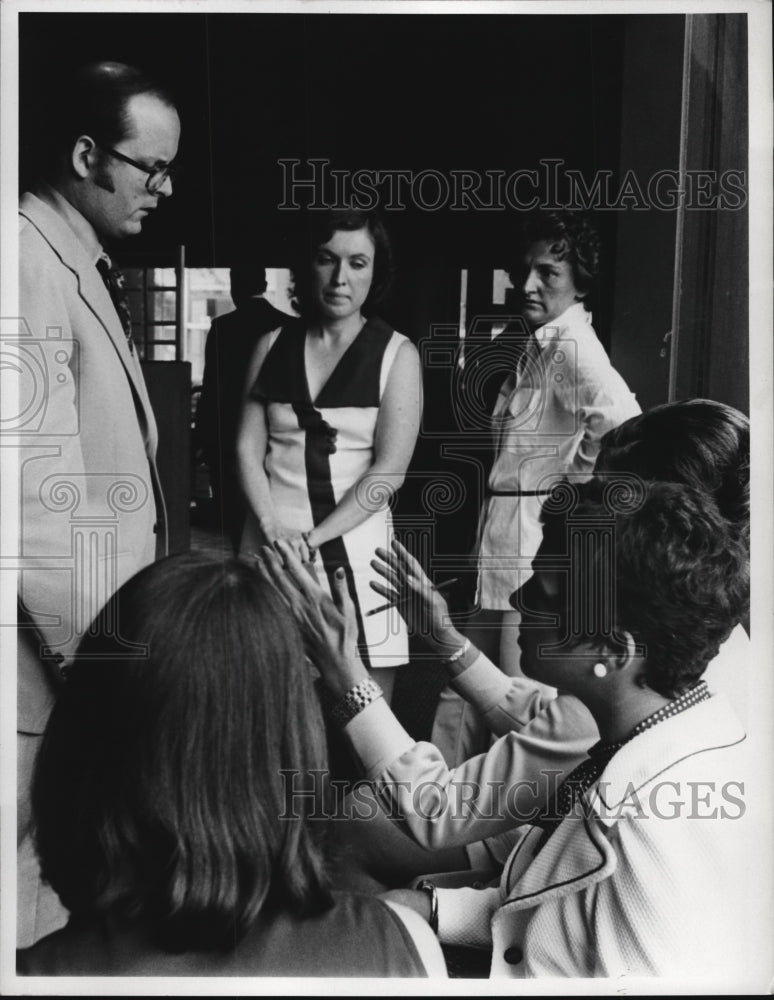1973 Press Photo People at a meeting
