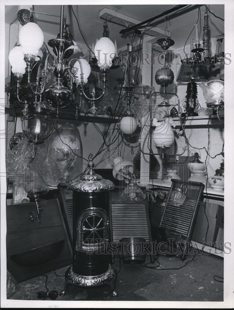 1969 Press Photo Different lamp at the Garage of Cleveland .