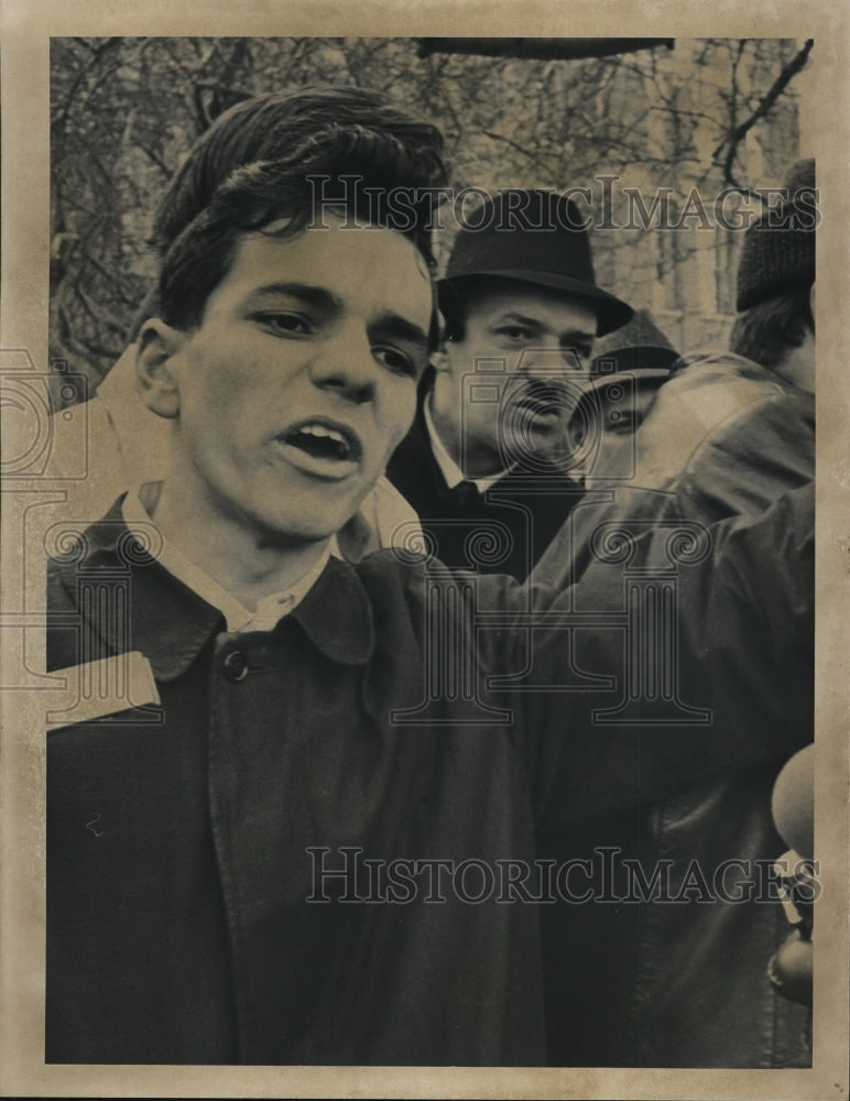 Load image into Gallery viewer, Press Photo Dennis DeGiangia-Como Collumwood student in a protest rally
