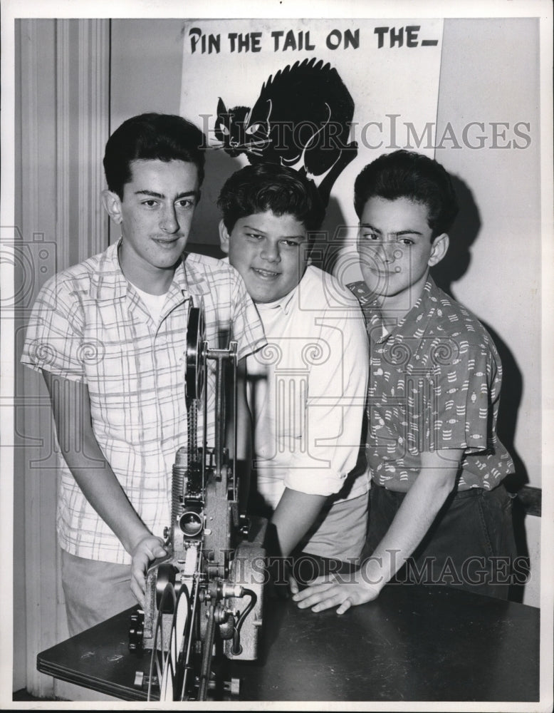 1960 Press Photo Robert Cleek, Butch Marcelli & Tony Cleek manning the projector- Historic Images