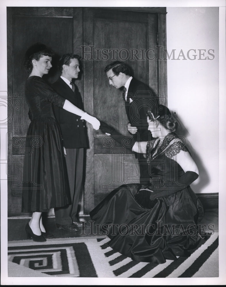 1951 Press Photo Lesson on How to Meet Royalty