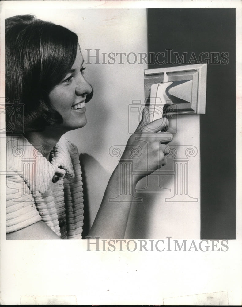 Press Photo Paint applied w/ the Paint Glider flat applicator by PPG Industries