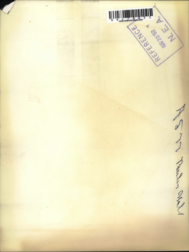 1962 Press Photo West Berlin youths watch East Berlin police at protest